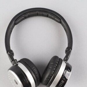 Mercedes Mabach wireless headphones